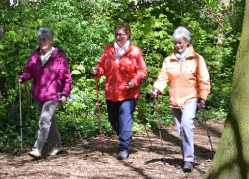 GEZONDHEID EN BEWEGING ACTIVITEIT IN DE KIJKER: NORDIC WALKING Nordic Walking lijkt erg op gewoon wandelen, maar met veel meer voordelen.