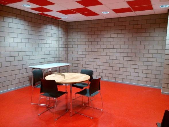 zaal: 35 m² rode zaal : 27,5 m²