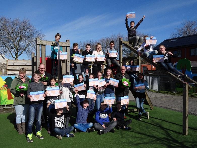 Onderzoek van gehoor, gezichtsvermogen, lengte en gewicht In groep 2 komt de doktersassistent van de GGD op school voor een onderzoek van het gehooren gezichtsvermogen.