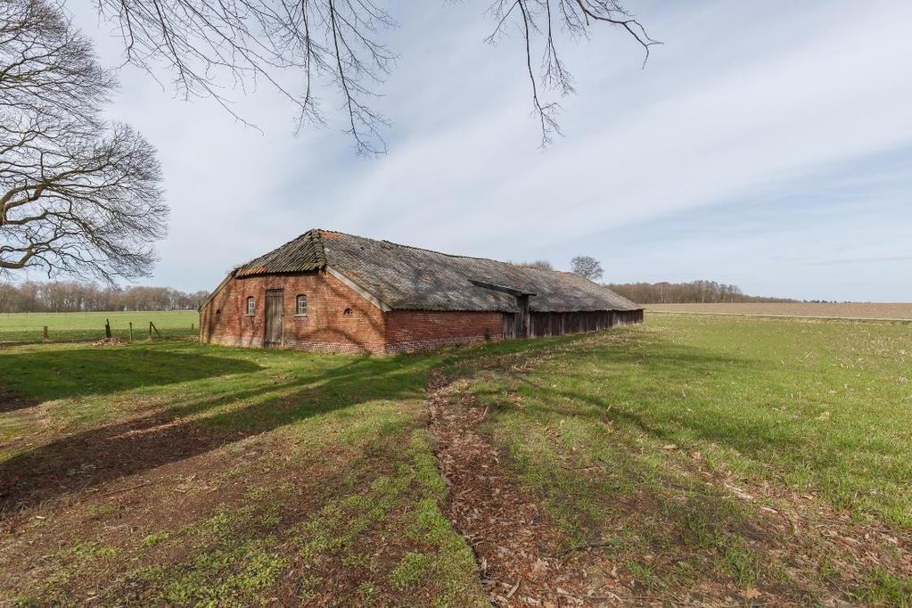 Extra grond Het is mogelijk om extra grond rondom de boerderij aan te kopen zodat er een totale perceel oppervlakte kan ontstaan van circa 8,3