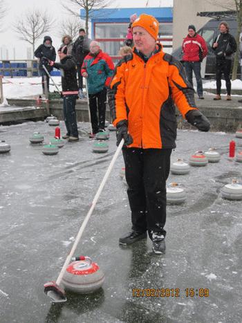 Richard aan de beurt Vervolgens won Team 2 ook nog van Team Den Boer.