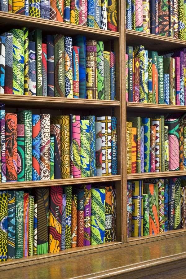 Afbeelding 17: Yinka Shonibare MBE, The British Library (detail), 2014, hardback boeken, dutch wax print katoen,