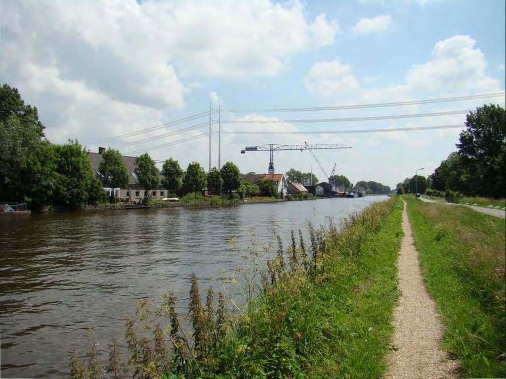 Alternatieven, milieusituatie en verwachte effecten in deelgebied 2 (stadsrand Delft-Zuid) De Schie wordt vervolgens gepasseerd met een portaal van twee kort bij elkaar staande masten, die ieder