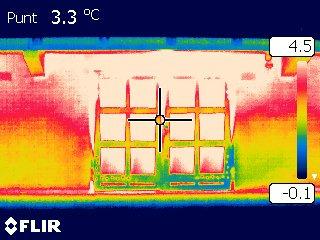 De temperatuurschaal voor de opname is hier gevoeliger ingesteld dan bij de andere opnames.