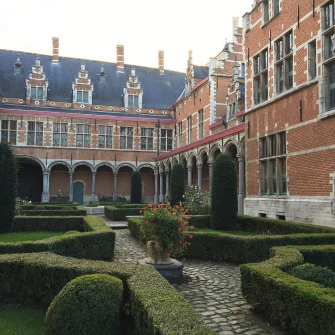 6VZ in Rechtvaardig Mechelen Op donderdag 10 november gingen de leerlingen van 6VZ op bezoek in de Rechtbank van Eerste Aanleg van Mechelen.