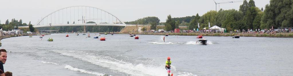 en hapjes gedurende de ganse wedstrijd-namiddag tussen 12h30 en 17h Dit pakket omvat