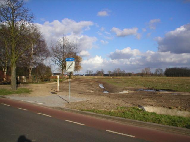 300 m). Route 2a brengt wel extra kosten met zich mee en er is thans nog niet onderzocht of een dergelijke (tijdelijke) route op planologische bezwaren stuit.