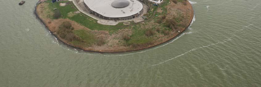 Het is niet het meest noordelijke object want dat is natuurlijk het Fort Pampus dat midden in het Markermeer ligt.