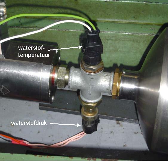 HOOFDSTUK 11. TERUGKOPPELINGEN 106 11.3.2 Praktische implementatie Om een beter inzicht mogelijk te maken i.v.m. de oscillaties in de toevoerdruk maken we gebruik van een drukpickup afkomstig van de V8-waterstofmotorproefstand 1.