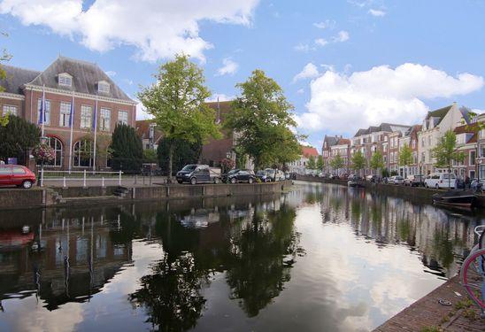 Het winkelhart van Leiden, de Leidse markt, de haven en de Zijlpoort zijn binnen