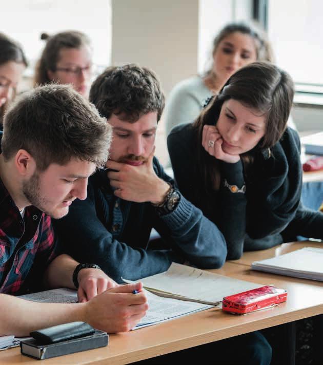 IETS VOOR MIJ Het onderwijs aan de Vlaamse universiteiten is al geruime tijd in beweging. Een competentiegerichte manier van lesgeven krijgt steeds meer aandacht.