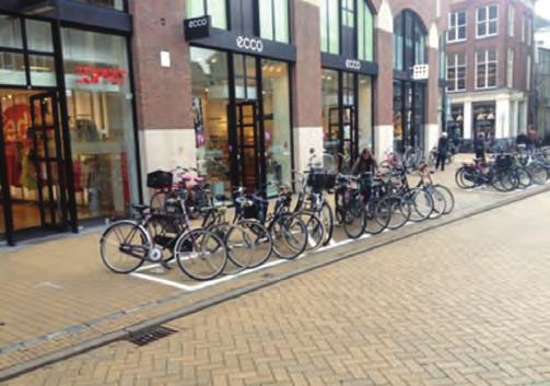 www.champ-cycling.eu CHAMP steden: Groningen, Nederland Fietsen in Groningen Groningen heeft een lange fietsgeschiedenis en een dicht fietsnetwerk van zeer goede kwaliteit.