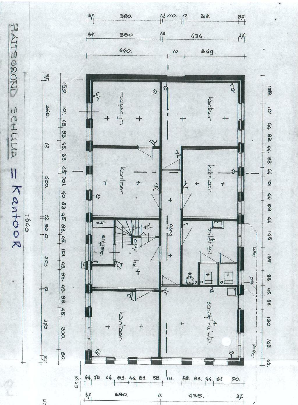 Zolderverdieping: CV ketel Remeha type: gas 1XR bj: 1985 Niet asbesthoudend