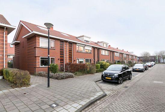 Ruime hoekwoning op een leuke plek! Bent u op zoek naar een ruime hoekwoning in één van de meest gewilde wijken van Woerden?