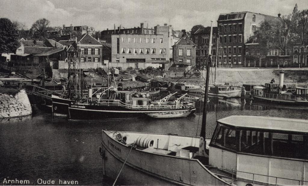 aanbouw), het Bartokpark met Rozet, Theater aan de Rijn en de Collectie De Groen via Coehoorn Centraal en ArtEZ naar museum Arnhem.