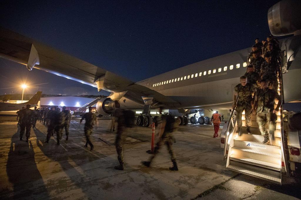 C-17 brengt militairen en civiel hulpteam naar Sint-Maarten 11 september 2017 16:38 Een C-17-transportvliegtuig is vanmiddag met militairen en een zogenoemd USAR.