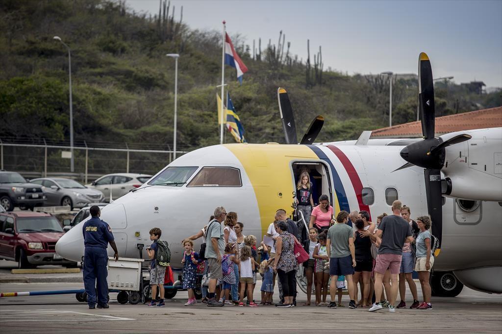 Evacués De evacués zijn toeristen en andere niet-permanente bewoners van Sint-Maarten, zoals familieleden van Defensiepersoneel.
