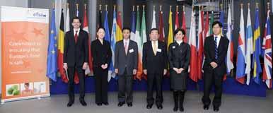 II. TOEGEWIJD OM ERVOOR TE ZORGEN DAT EUROPA S VOEDSEL VEILIG IS Een Japanse delegatie bezoekt de EFSA in december 2009. 4.