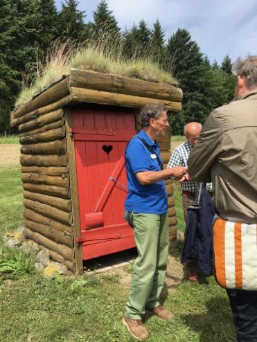 Wat niet geplukt wordt, wordt in de stad verkocht. Daarnaast nog eens 200 fruitbomen die nog niet verkocht zijn. De fruitbomen zijn appelbomen, peer en kers.