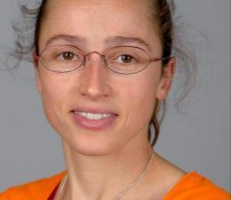 Andrea Deelstra Nederland Leeftijd: 32 Geboortedatum: 6 maart 1985 Woonplaats: Apeldoorn Persoonlijk record: 56.20, Dam tot Damloop 2012 Dam tot Damloop: 2013: 12e 56.27 2012: 9e 56.20 2011: 10e 56.