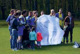 blauw De spelers verdedigen die erg trouw Refrein Couplet 2: Bestuur