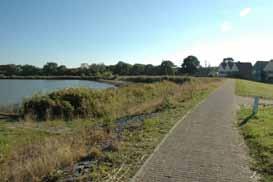 Bijvoorbeeld tussen de Minnebuurt, dijk en het water; tussen de sportvelden (als woonlocatie) en de Kerkbuurt; tussen de Kerkbuurt en het achterliggende open landschap;