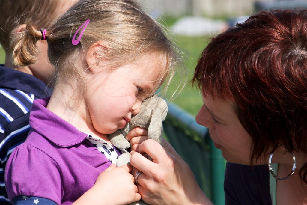 Bij de inschrijvingen kregen de kinderen een leuk cadeautje in de vorm van een zelf te bouwen werpvliegtuigje.