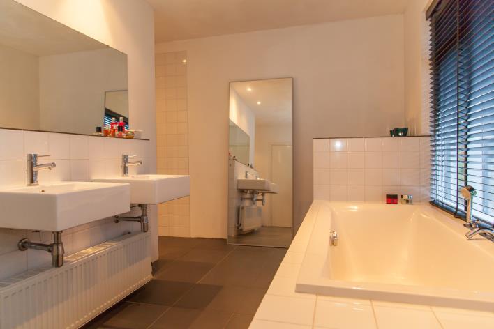 Moderne badkamer (circa 4.20 x 3.