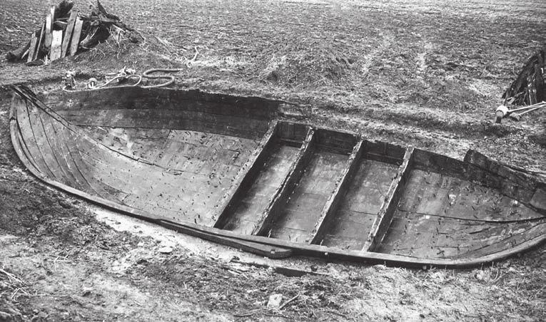 Waarschijnlijk is het schip aan deze kant aan het vlak gerepareerd, waardoor er ongelijke vlakdelen zijn ontstaan.