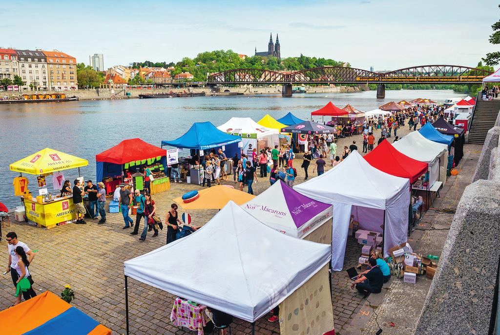 Wikele vulle. Voor degee die liever zitted drike: er hore ee restaurat e ee wijbar bij. Michalská 6, Praag 1, tel. 224 22 58 60, www. restaurace-blaticka.cz, metro A/B: Můstek, ma. za. 11 23, zo.