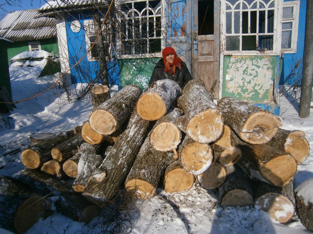 Toen het zo vreselijk koud was in ons huis, gingen mijn gedachten uit naar de gezinnen in Moldavië die in oude tochtige huizen wonen. Veel gezinnen hebben niet of nauwelijks brandhout.