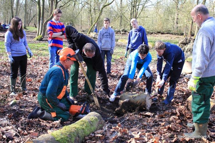 Natuurbeheer 11 Werken in de Polder met de Goudklompjes en anderen maart - half mei 2015 Tekst: Roger Desmedt - Foto s: André Van Langenhove Vaste ploeg GKl s: Gilbert VdV, André VL, Franz VL, Michel