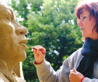 24 SPECIALE ACTIVITEITEN Speciale activiteiten 2011 Zandsculptuur Den Haag in het teken van veteranen Levensgrote zandsculpturen vormen sinds