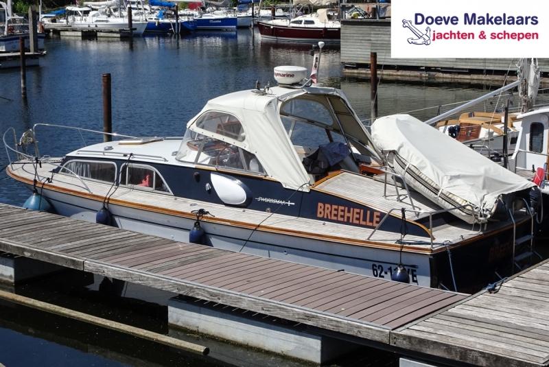 10 x 3.50 x 0.90 Ref. nr. : 170601 Ligplaats : Omgeving Rotterdam Bouwjaar : 1973 Materiaal : hout Visie Doeve Makelaars Klassiek snel varende motorboot met 2x 225 Pk diesel motoren.