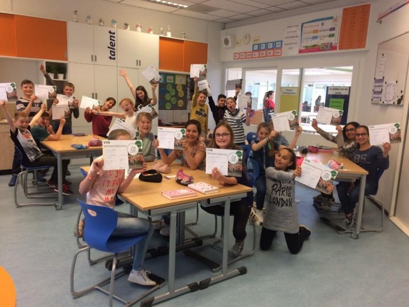 Ook voor de ouders van de huidige groep 6 is het leuk om volgend schooljaar samen het verkeer te regelen.