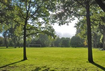 gracht zie je de hele buurt aan je voorbij trekken.