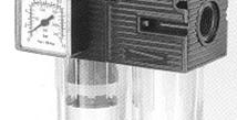 régulateur de pression avec manomètre 0-16 bar - filtre à l'air/séparateur de l'eau - lubrificateur Capacité d'air: 2400 L/min (à 6 bar) Pression max: 12 bar Raccordement: 1/2" (fém) 6031 117 111 NL