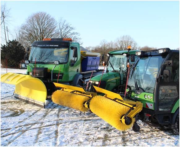 hoeveelheid sneeuw, per route langer wordt. Om toch te zorgen dat de werkzaamheden niet langer duren dan noodzakelijk wordt er bij sneeuwval extra materieel ingezet.