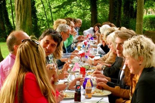 Uitnodiging : Werelds eten en elkaar ontmoeten Vluchtelingenwerk Oost Nederland en de H.