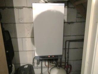 6.2.2. ZONNEBOILER De huidige Cv-ketel is een AWB thermomaster 3HR28T uit 2007. Deze ketel heeft een hoog rendement (HR) en is daarnaast geschikt om een zonnecollector op aan te sluiten (gaskeur NZ).