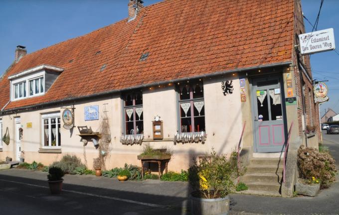 Dit cafeetje willen we zeker aandoen voor de start van de wandeling. In hetzelfde etablissement zouden we de wandeling ook afronden met een drankje.