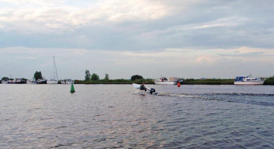 Toezicht op het water De provincie Fryslân beheert en onderhoudt circa 850 kilometer vaarweg. Wat minder bekend is, is dat de provincie ook toezicht houdt op het water.