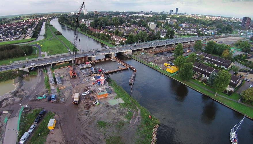 Werk aan het Van Harinxmakanaal In 2017 werkt de provincie Fryslân hard aan het Van Harinxmakanaal. Er worden bruggen vervangen en aquaducten gebouwd.