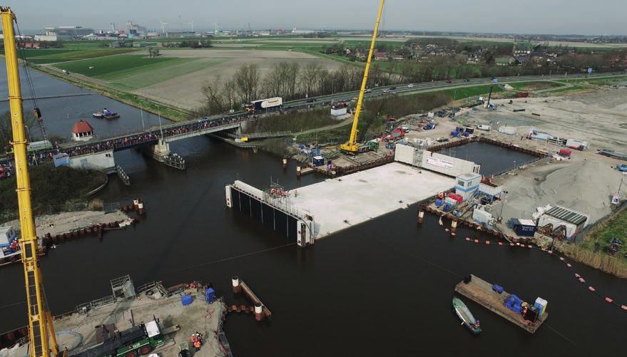 In Harlingen wordt gewerkt aan de N31. De nieuwe weg kruist in de toekomst het kanaal met een aquaduct. Dit aquaduct is in het voorjaar van 2017 op zijn definitieve plek in het kanaal gevaren.