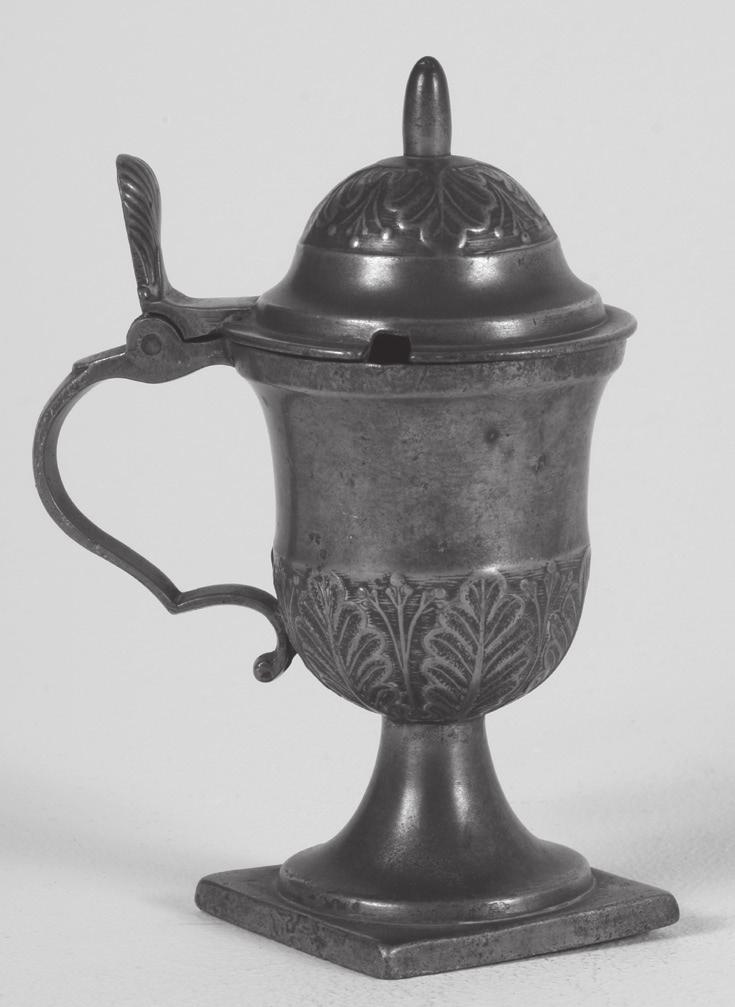 Historisch eet- en drinkgereedschap: mosterdpot en drinkkan. (collectie Stedelijk Museum Zutphen) De gewonden werden met brandewijn rustig gehouden, waarschijnlijk het enig voorradige medicijn.