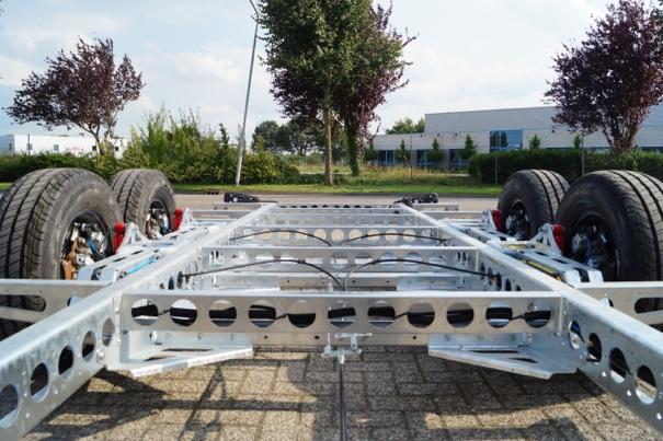 Voordelen en technische hoogstandjes Het chassis kan worden geleverd in verschillende typen, variërend in gewicht, lengte en laadvermogen, afgestemd op de wensen van de eindgebruiker.