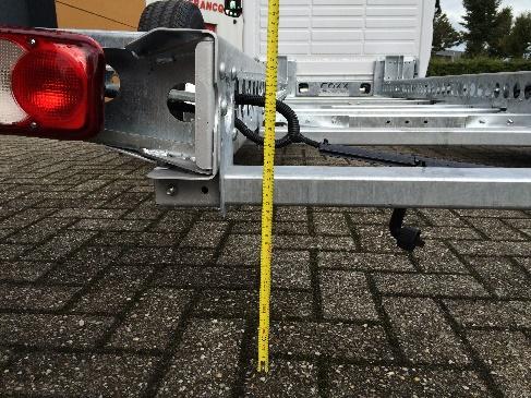 Ultra lage instap Lage laadvloer Ultra lage instap 25 cm Speciaal voor foodtrucks en marktwagens is er een verlaagd middenpad beschikbaar.