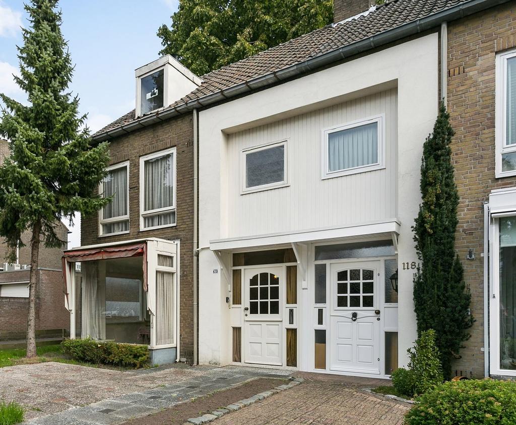 Een ruime hoekwoning met berging TE KOOP: