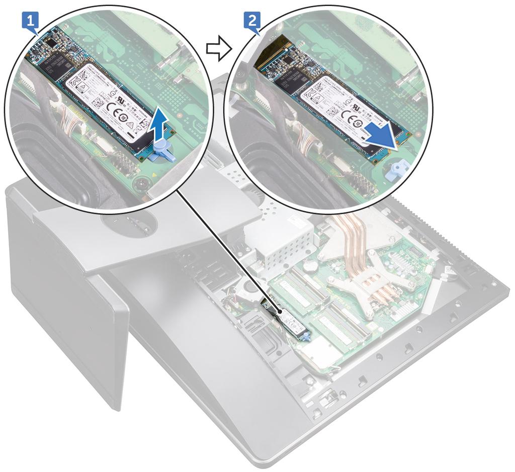 PCIe SSD plaatsen 1 Lijn de inkeping op het vaste-toestandstation uit met het lipje op de sleuf van het vaste-toestandstation.