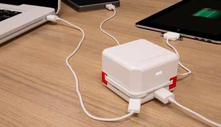 5000mAh, USB Lader 2.1A, 4-poorts Hub 3 in 1 product: powerbank, USB lader en USB hub Voorzien van voedingsadapter Max.